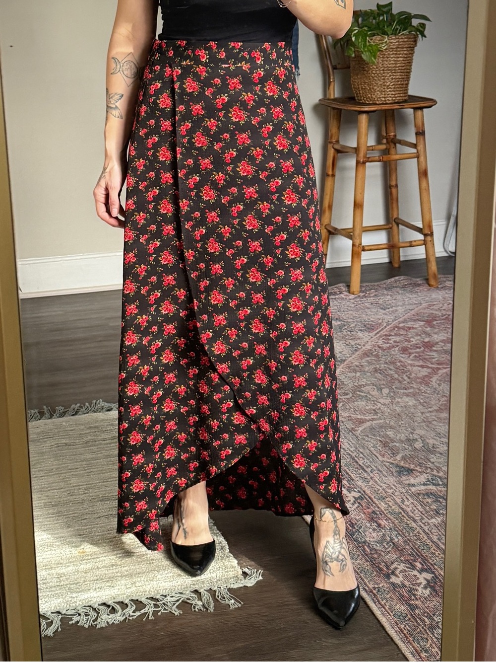 Gilli Black Midi Skirt with Pink-Red Rose Print